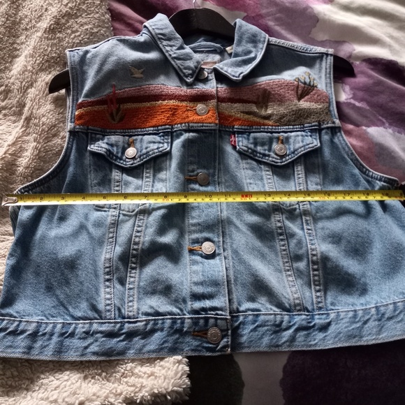 Levi's- Embroidered Desert Utopia Trucker Vest- Women's- SZ XL - Picture 6 of 7